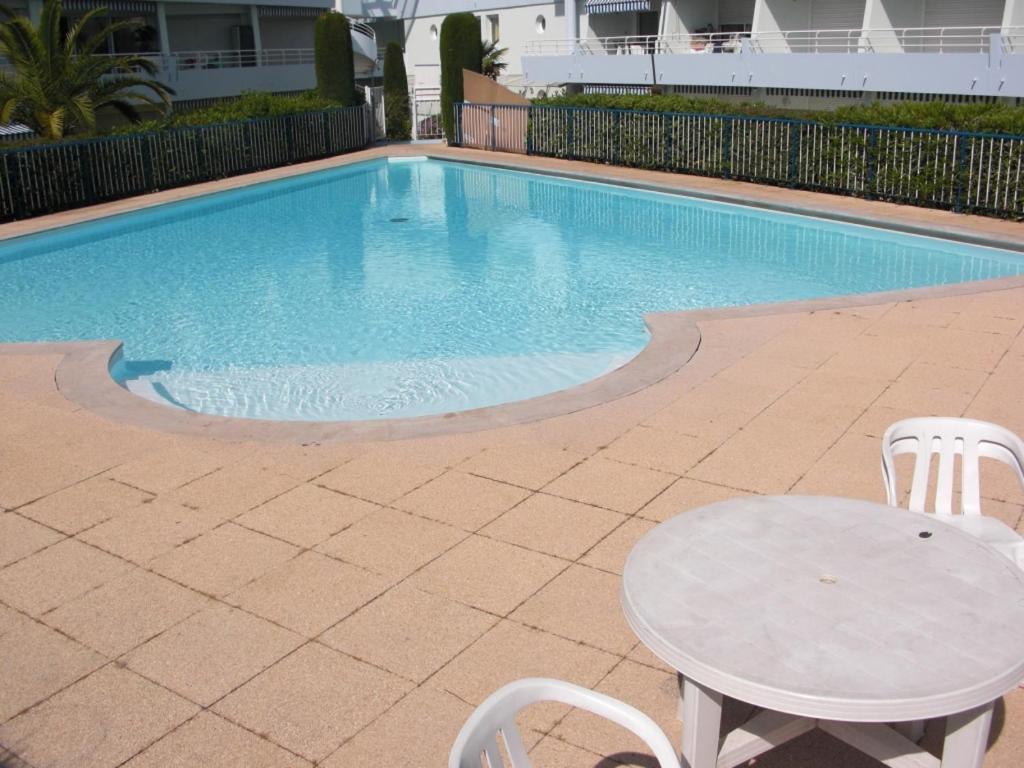 Agreable Appartement 4 Personnes A Villeneuve-Loubet Plage, Piscine, Mer, Commerces A Proximite Bagian luar foto